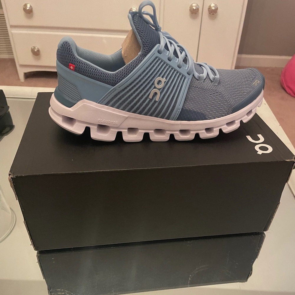 On Cloud Running Shoes 7.5